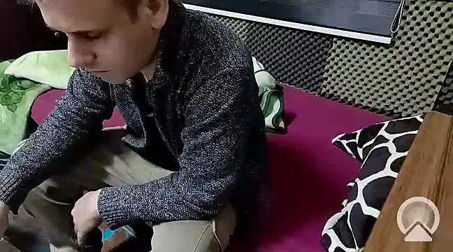 Snapshot of Arabeyes chatting on February 28, 2025, 7:56 pm Arabeyes online show from February 28, 2025, 7:56 pm