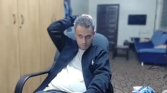 Snapshot of Arabeyes chatting on December 6, 2024, 6:55 pm Arabeyes online show from December 6, 2024, 6:55 pm