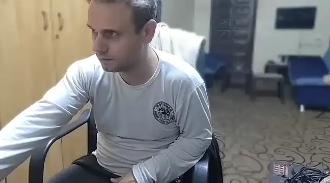 Snapshot of Arabeyes chatting on December 1, 2024, 4:45 pm Arabeyes online show from December 1, 2024, 4:45 pm