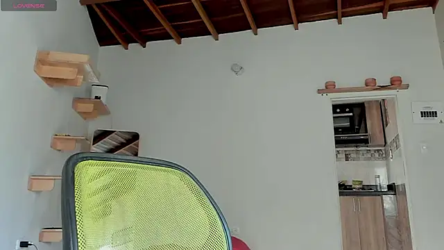 Snapshot of Rainbow_leia chatting on October 12, 2025, 7:04 pm Rainbow leia online show from October 12, 2025, 7:04 pm