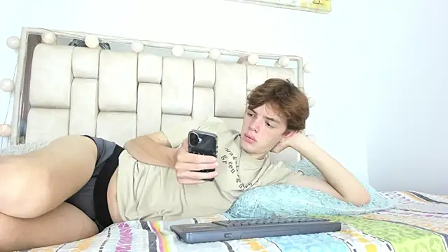 daniel hot03 online show from November 19, 2025, 1:44 pm