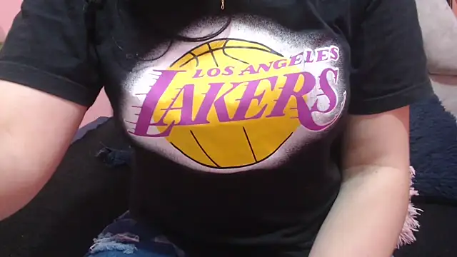 nadescomthxx online show from November 3, 2025, 2:09 pm