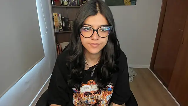 valerie  skyy online show from December 19, 2025, 3:47 pm