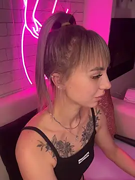 Snapshot of MiaMinx chatting on December 29, 2024, 10:25 pm MiaMinx online show from December 29, 2024, 10:25 pm