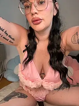 Mona-Peaches online show from October 1, 2025, 10:09 am