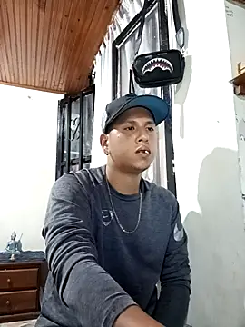 Snapshot of Peterking11 chatting on November 8, 2025, 10:52 am Peterking11 online show from November 8, 2025, 10:52 am