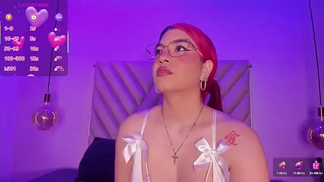 Snapshot of EmmaSwift_ chatting on September 24, 2025, 1:35 am EmmaSwift  online show from September 24, 2025, 1:35 am