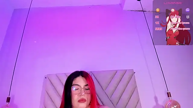 EmmaSwift  online show from April 16, 2026, 10:34 pm