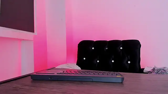 Snapshot of Mialenox chatting on March 8, 2025, 1:39 am Mialenox online show from March 8, 2025, 1:39 am