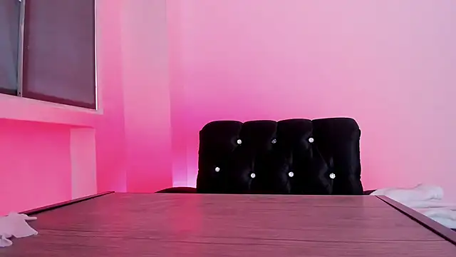 Snapshot of Mialenox chatting on February 22, 2025, 10:20 pm Mialenox online show from February 22, 2025, 10:20 pm