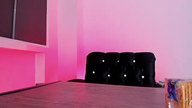 Snapshot of Mialenox chatting on February 21, 2025, 1:33 am Mialenox online show from February 21, 2025, 1:33 am