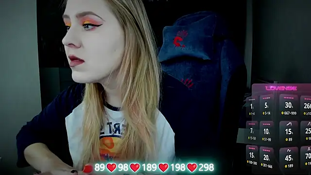 Olivia Munk online show from September 30, 2025, 4:40 am