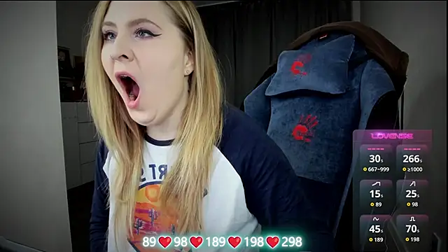 Olivia Munk online show from November 19, 2025, 4:23 am