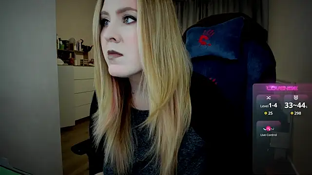 Olivia Munk online show from October 9, 2025, 5:19 am