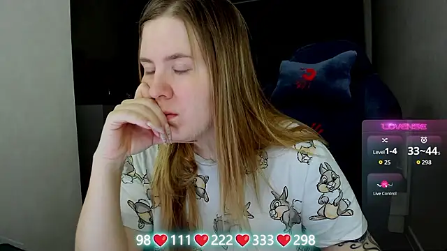 Olivia Munk online show from March 20, 2026, 3:51 am