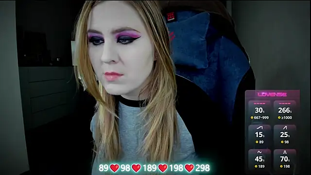 Olivia Munk online show from November 14, 2025, 4:38 am