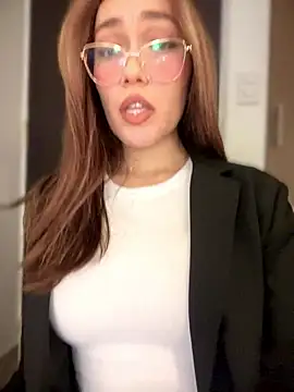 Snapshot of MichelleFerry_ chatting on December 6, 2024, 4:19 am MichelleFerry online show from December 6, 2024, 4:19 am