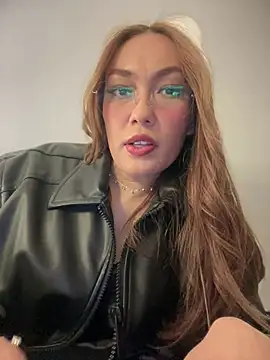 Snapshot of MichelleFerry_ chatting on January 5, 2025, 4:58 am MichelleFerry online show from January 5, 2025, 4:58 am