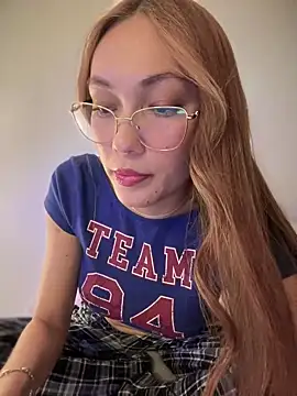 Snapshot of MichelleFerry_ chatting on February 6, 2025, 3:06 am MichelleFerry online show from February 6, 2025, 3:06 am