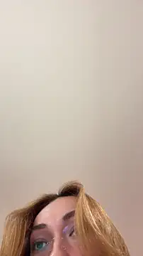 Snapshot of MichelleFerry_ chatting on October 25, 2025, 2:22 am MichelleFerry online show from October 25, 2025, 2:22 am