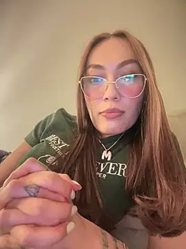 Snapshot of MichelleFerry_ chatting on December 16, 2024, 4:34 am MichelleFerry online show from December 16, 2024, 4:34 am