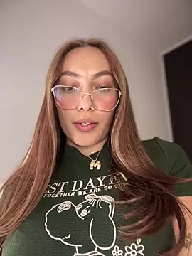 Snapshot of MichelleFerry_ chatting on December 16, 2024, 7:37 am MichelleFerry online show from December 16, 2024, 7:37 am