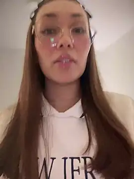 Snapshot of MichelleFerry_ chatting on January 22, 2025, 3:52 am MichelleFerry online show from January 22, 2025, 3:52 am