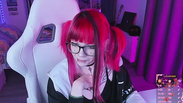 Yumi Youkai online show from November 16, 2025, 8:24 pm