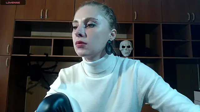 Snapshot of Aqualen chatting on November 8, 2025, 10:41 am Aqualen online show from November 8, 2025, 10:41 am