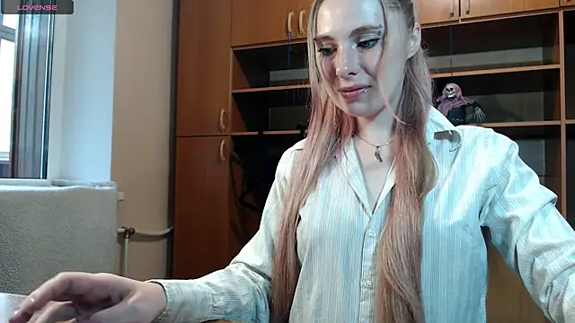 Snapshot of Aqualen chatting on October 20, 2025, 8:04 am Aqualen online show from October 20, 2025, 8:04 am