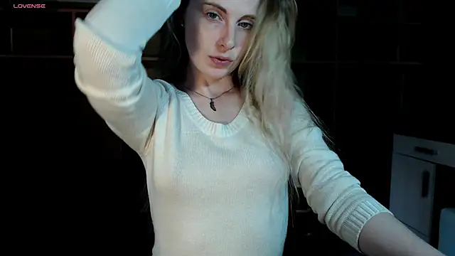 Snapshot of Aqualen chatting on October 8, 2025, 12:39 pm Aqualen online show from October 8, 2025, 12:39 pm