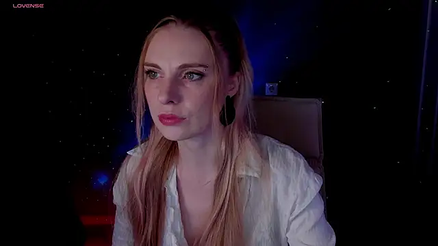 Snapshot of Aqualen chatting on November 20, 2025, 12:39 pm Aqualen online show from November 20, 2025, 12:39 pm