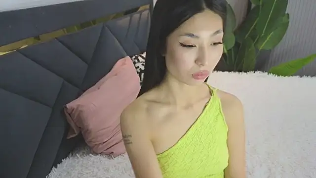 TrishaRey online show from November 7, 2025, 5:45 am