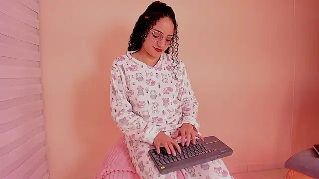 DAHLIA BROWNIE online show from November 8, 2025, 7:23 am