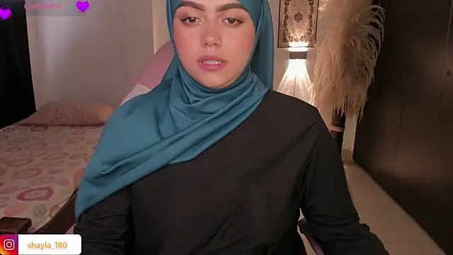 Snapshot of shayla_18 chatting on September 19, 2025, 7:18 pm shayla 18 online show from September 19, 2025, 7:18 pm