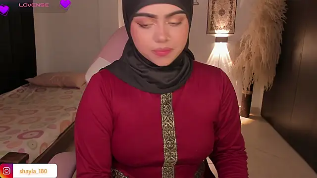 Snapshot of shayla_18 chatting on October 10, 2025, 3:40 am shayla 18 online show from October 10, 2025, 3:40 am