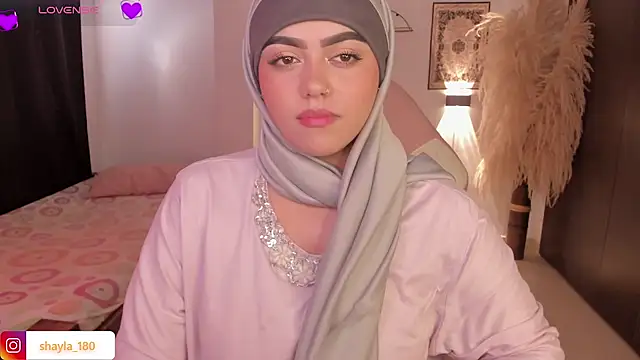 Snapshot of shayla_18 chatting on October 17, 2025, 8:10 pm shayla 18 online show from October 17, 2025, 8:10 pm