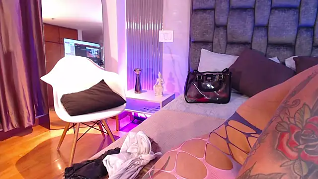 Snapshot of WildyTemping chatting on October 1, 2025, 8:13 pm WildyTemping online show from October 1, 2025, 8:13 pm