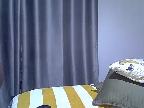 Snapshot of East_queen chatting on November 2, 2025, 8:58 pm East queen online show from November 2, 2025, 8:58 pm