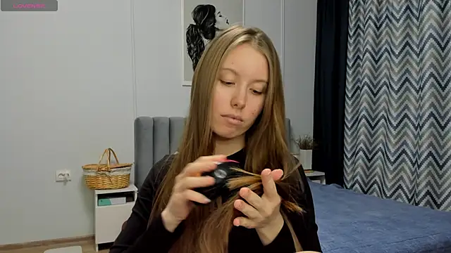 Snapshot of Peggy_Beauty chatting on December 9, 2024, 2:56 am Peggy Beauty online show from December 9, 2024, 2:56 am