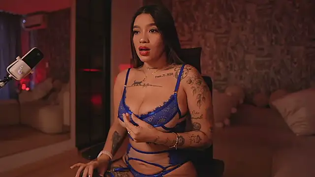 HannahW  online show from September 28, 2025, 11:50 am