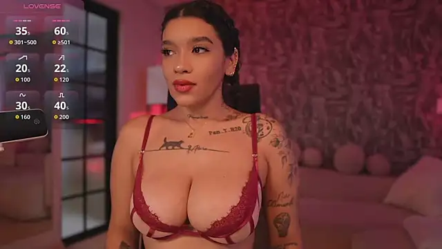 HannahW  online show from September 21, 2025, 12:10 pm