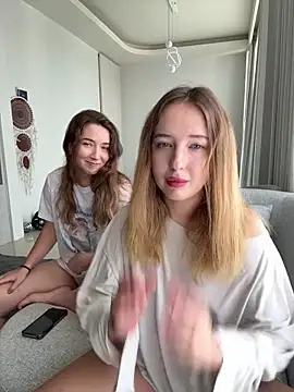 Snapshot of Nura_n_Sarah chatting on October 5, 2025, 3:30 am Nura n Sarah online show from October 5, 2025, 3:30 am