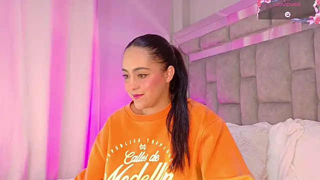 Snapshot of smiling__girl2 chatting on October 15, 2025, 9:12 pm smiling  girl2 online show from October 15, 2025, 9:12 pm