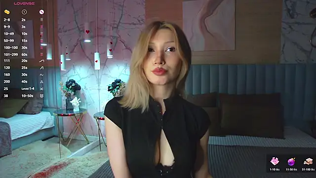 Snapshot of CarolReeves chatting on June 14, 2026, 5:03 pm CarolReeves online show from June 14, 2026, 5:03 pm