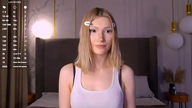 Snapshot of CarolReeves chatting on July 2, 2026, 4:57 pm CarolReeves online show from July 2, 2026, 4:57 pm