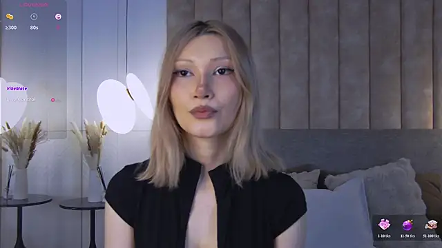 Snapshot of CarolReeves chatting on June 15, 2026, 5:12 pm CarolReeves online show from June 15, 2026, 5:12 pm