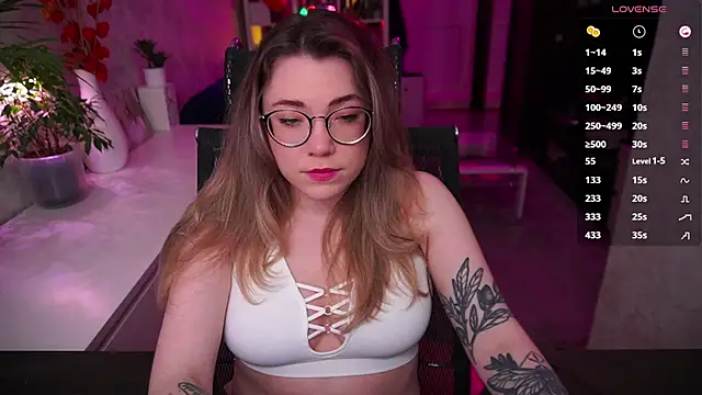 Snapshot of RemyCute chatting on February 8, 2026, 2:37 pm RemyCute online show from February 8, 2026, 2:37 pm