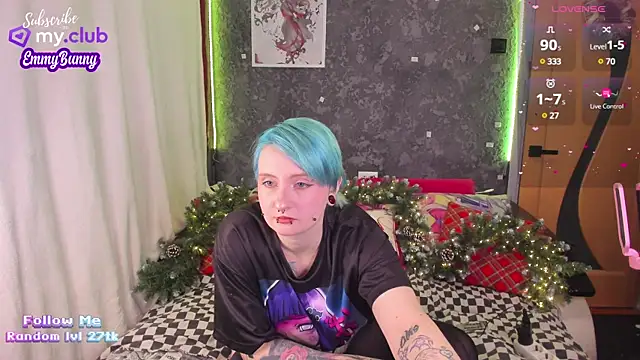 Snapshot of EmmyBunny chatting on December 11, 2024, 4:42 pm EmmyBunny online show from December 11, 2024, 4:42 pm