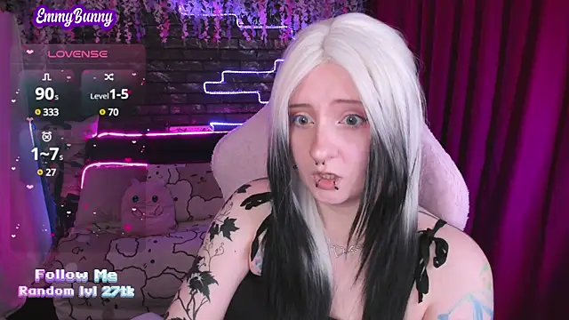 Snapshot of EmmyBunny chatting on March 13, 2025, 4:12 pm EmmyBunny online show from March 13, 2025, 4:12 pm